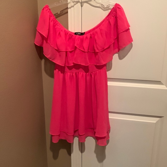 Hot pink off the shoulder size small empire waist …. Tiered top and hemline - Picture 1 of 4